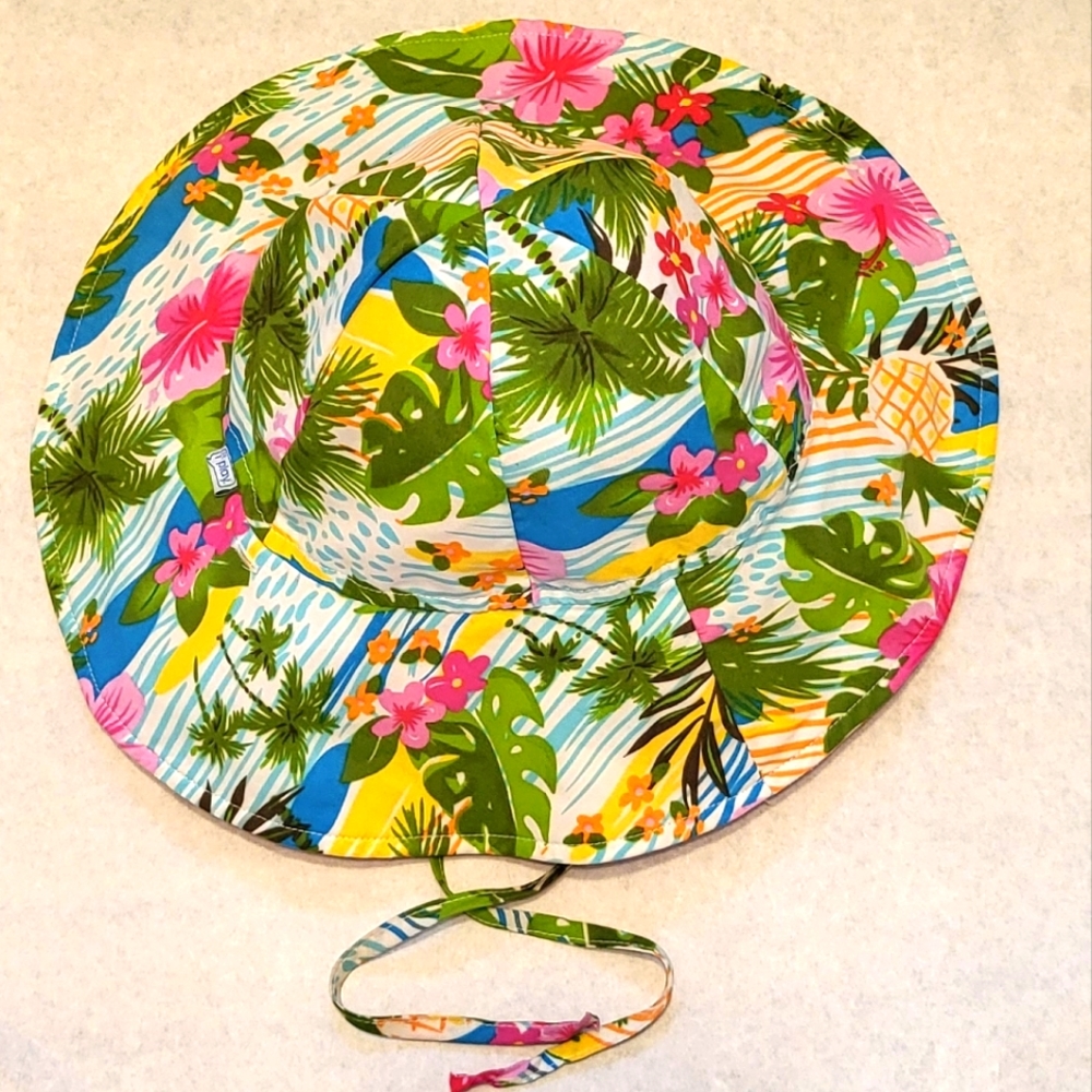 I play reversible colorful sun hat